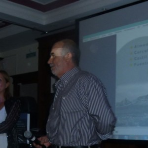 Andrés Rivadeneyra junto a la intérprete rusa Olga Pirozhenko en el transcurso de la cata