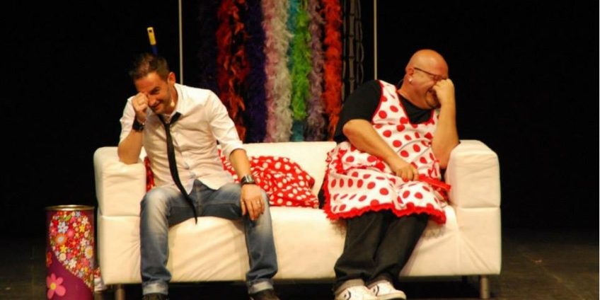 Dos hombres solos sin punto com ni ná